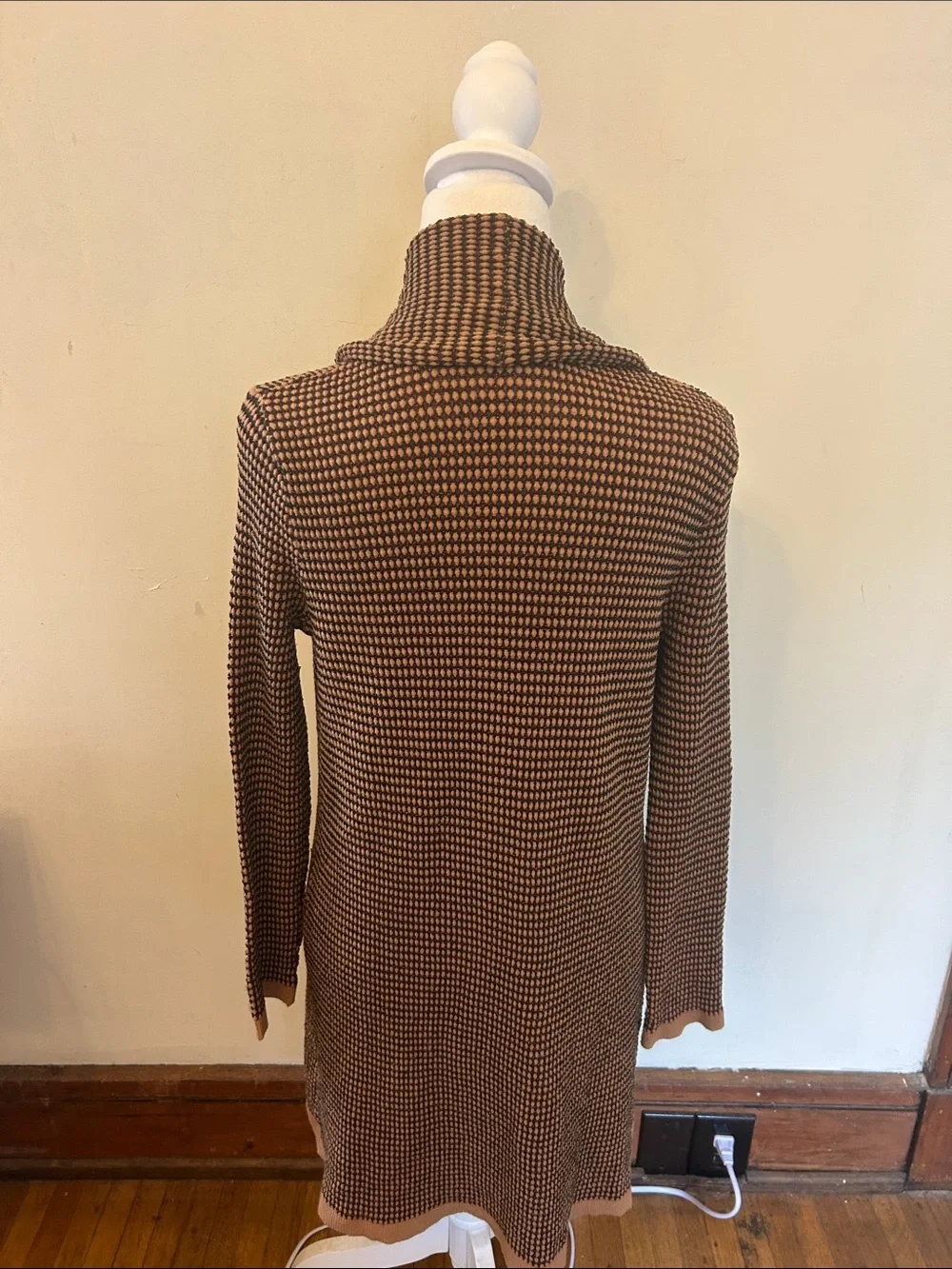 Carmen Marc Valvo Long Open-Front Women's brown Cardigan Size M VGUC